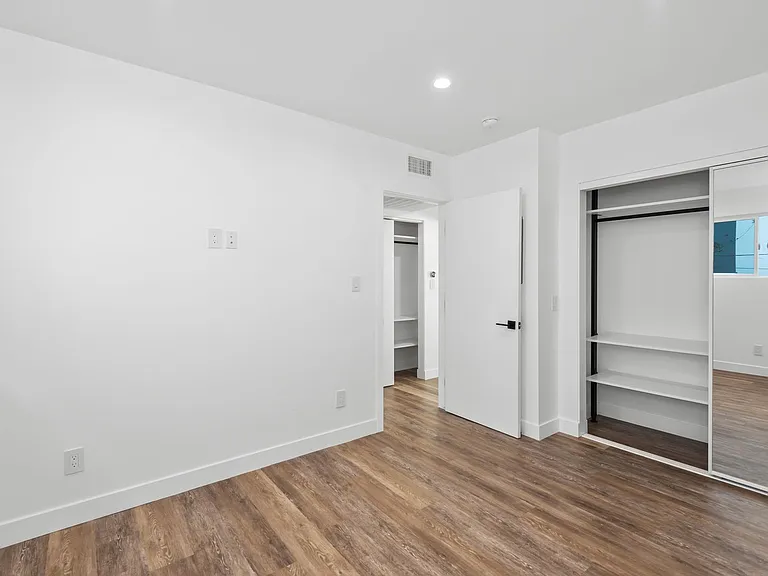 1563 Gordon St — Photo 30