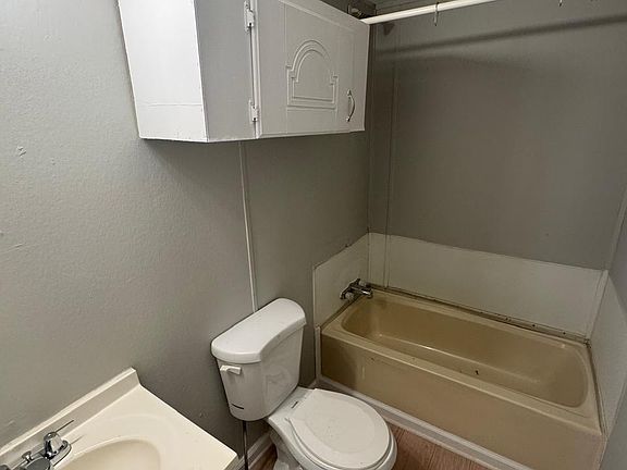 5th image of 176 Dolphin Dr SE
