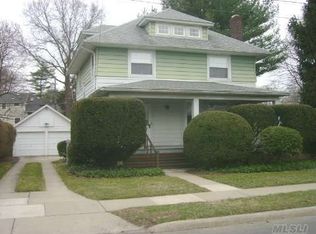 26 Fairview Ave, Port Washington, NY 11050