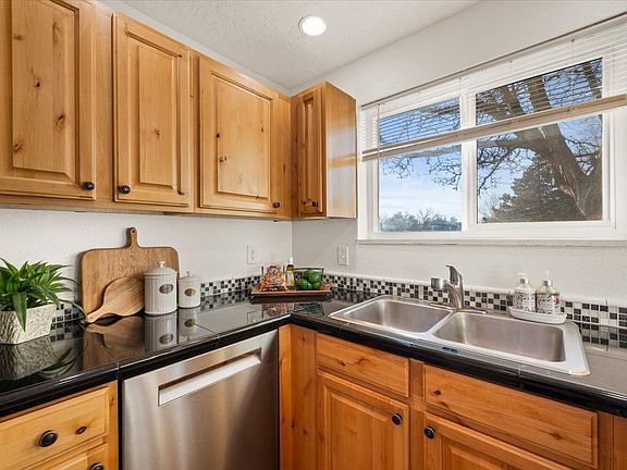 5th image of 1039 E Quail Vista Ln APT B
