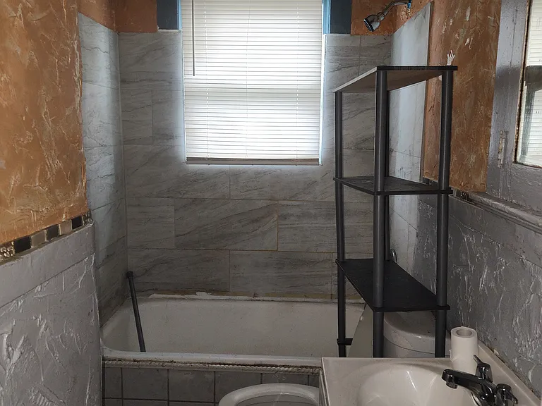 1066 Greenlaw Ave #1 — Photo 10