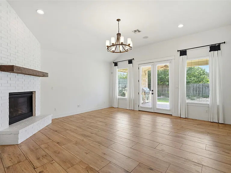 70 Santa Maria St — Photo 6
