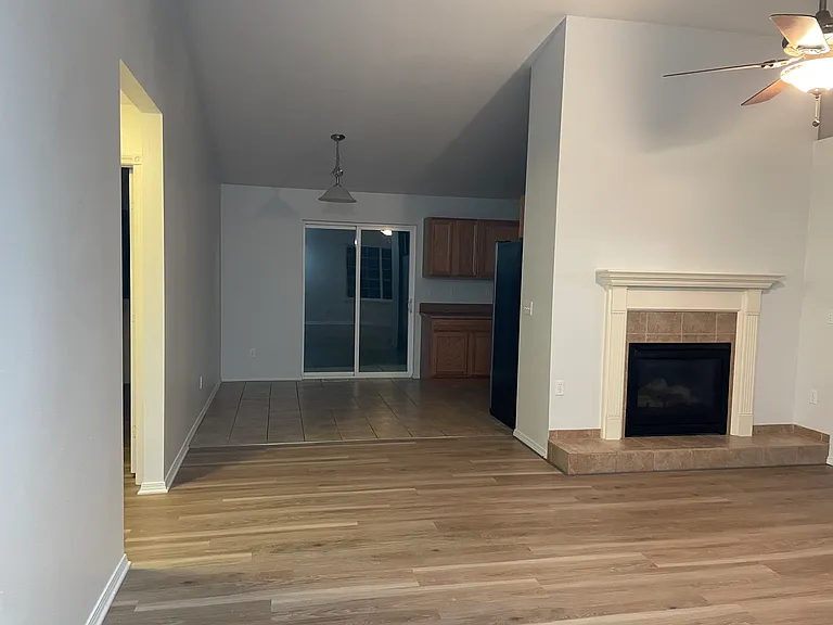 2214 N Abbey Glen Ct — Photo 3