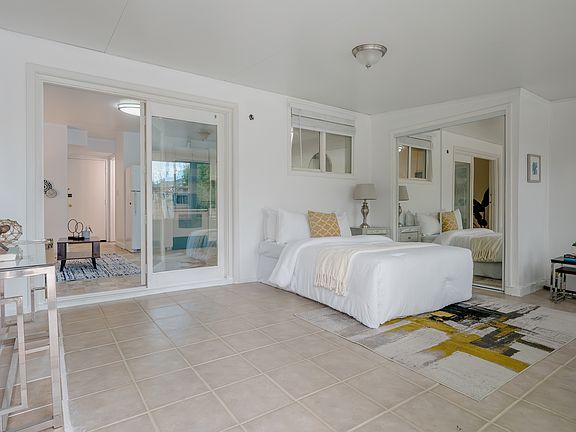 2nd image of 432 Kensington Park Ct #2