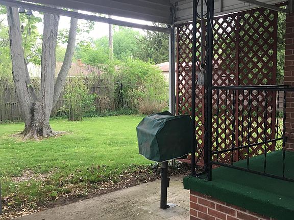 Covered patio - backyard