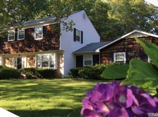 3 Birdseye Cir, Stony Brook, NY 11790