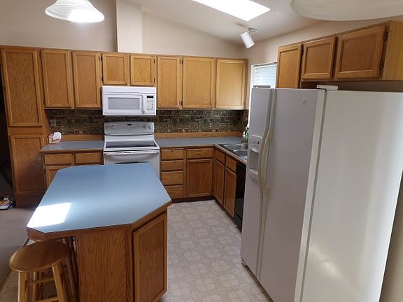 3rd image of 13711 SE 202nd Pl