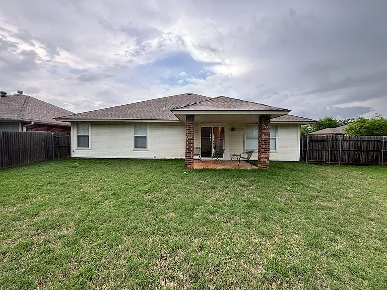 912 Cavecreek St — Photo 15