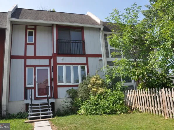 263 Meadows Ln NE, Leesburg, VA 20176