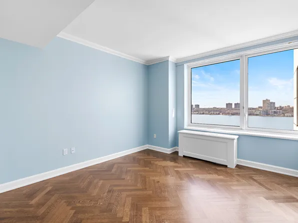 80 Riverside Boulevard image 8 of 15