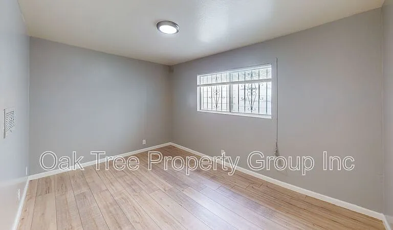 949 35th St #6 — Photo 6