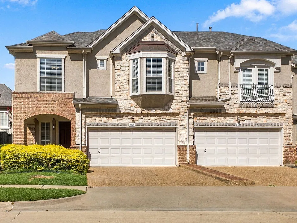 2529 Champagne Dr