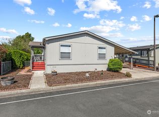 608 Egret Ln, Longview, WA 98632