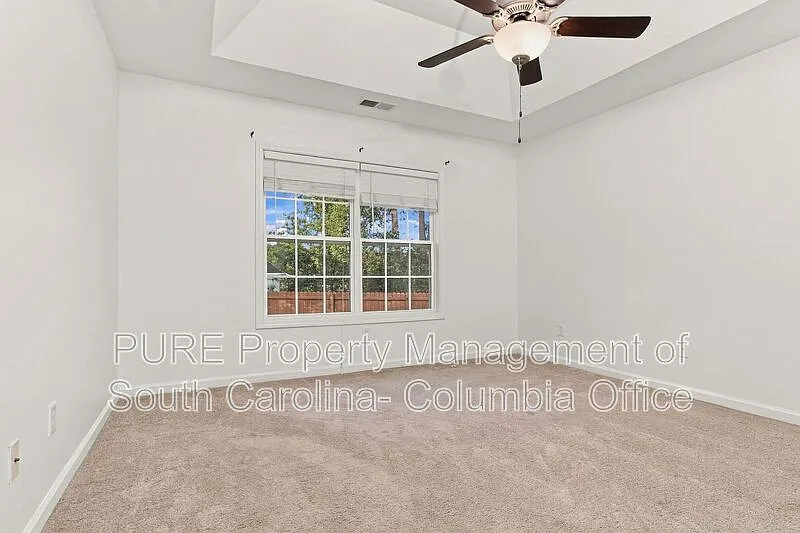 3 bed, 3.0 bath, 1672 sqft — Photo 3