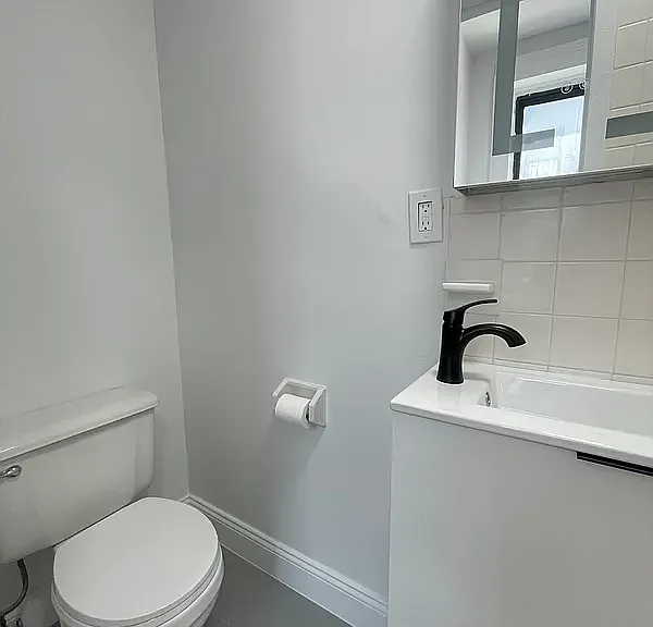306 E 6th St #6 — Photo 11
