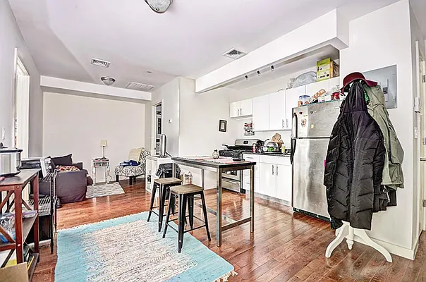 Rented by Level Group | media 12