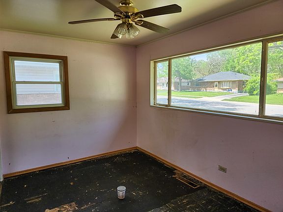 4th image of 105 Shabbona Dr