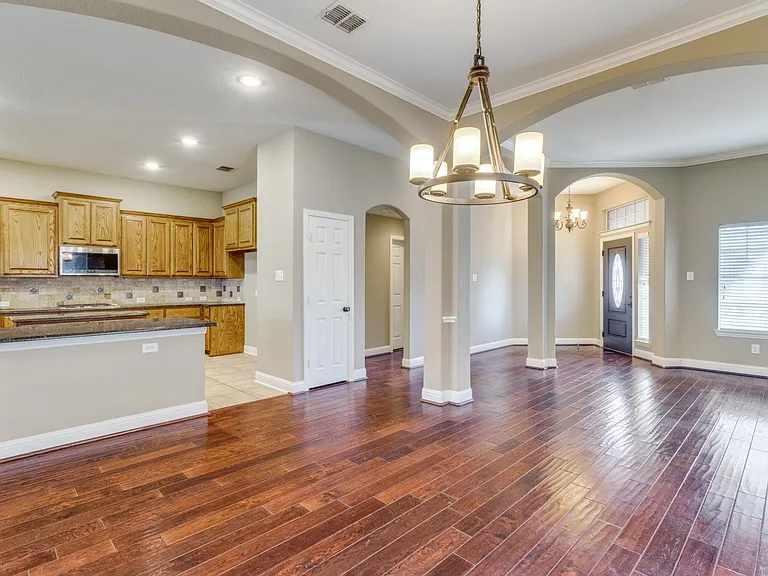 1241 Millers Creek Dr — Photo 3