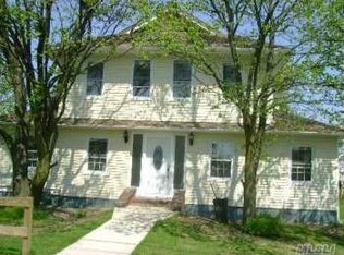 16 Bolton Ave, Alexandria Bay, NY 13607