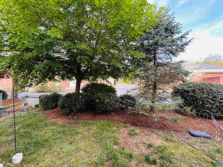 76 Villa Cir — Photo 18