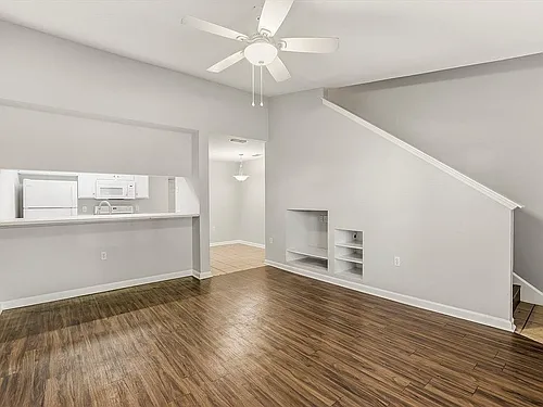 2738 W Tharpe St #405 Photo 1