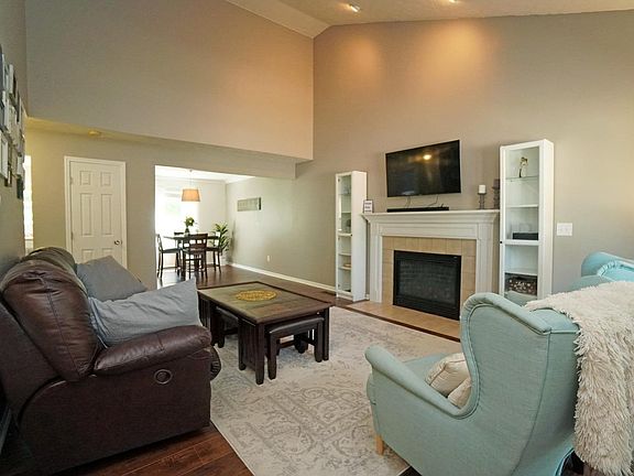 3rd image of 6614 Water Lily Ln