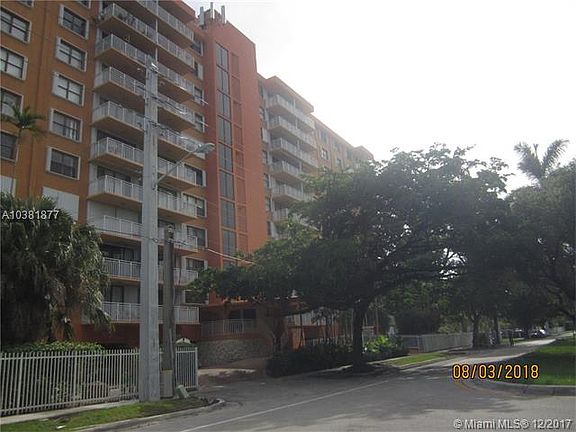 2nd image of 2450 NE 135th St APT 206