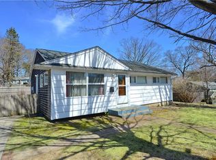 67 Flagg Ave, Warwick, RI 02886