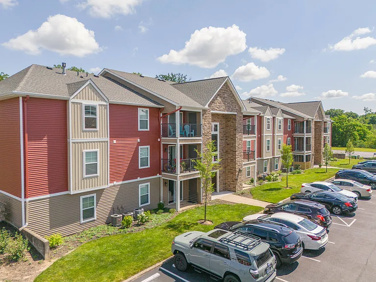 Hilltop Apartments — Photo 53