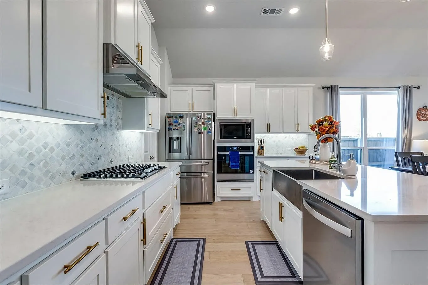 4 bed, 2510 sqft, $3,200 — Photo 3