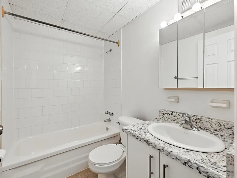 2641 King St E — Photo 8