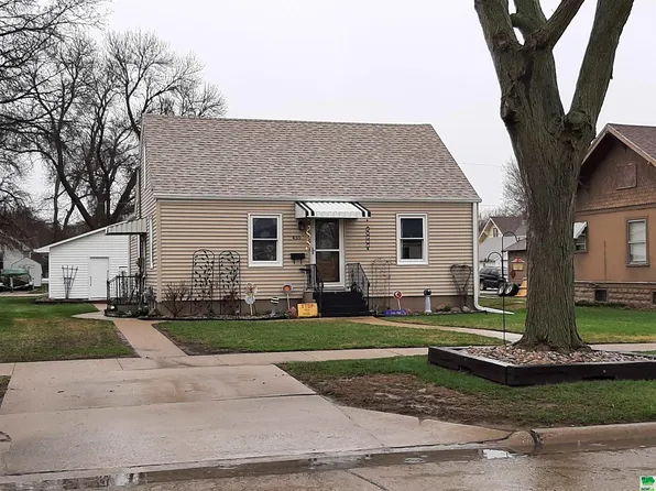 435 2nd Ave NE, Le Mars, IA 51031
