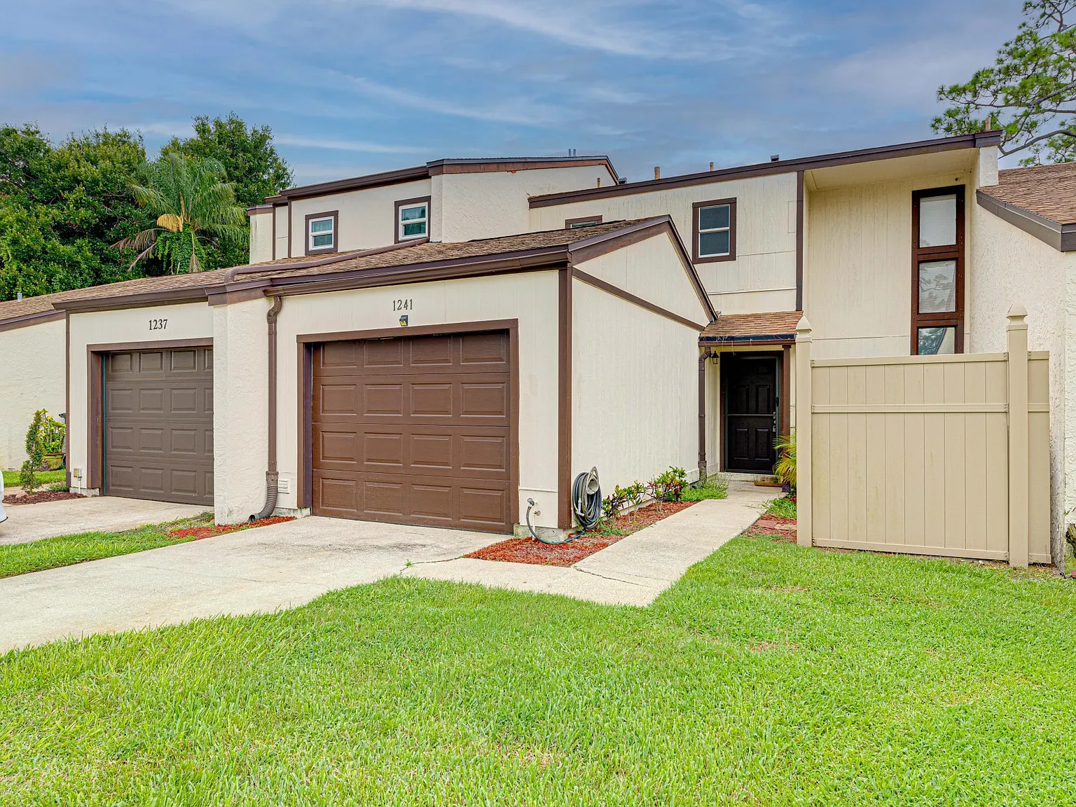 2 bed, 2.5 bath, 1612 sqft, $2,050 — Photo 2