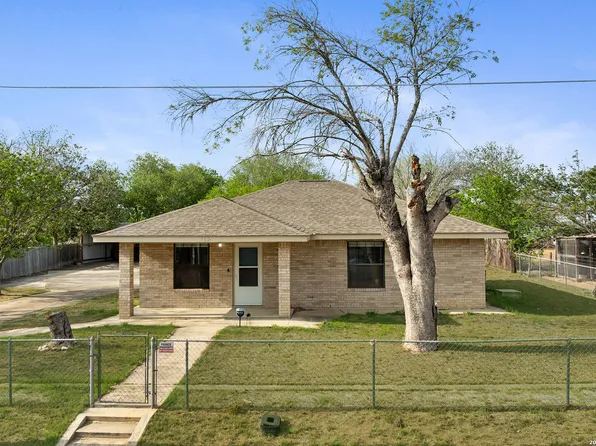 762 Avenue F, Poteet, TX 78065