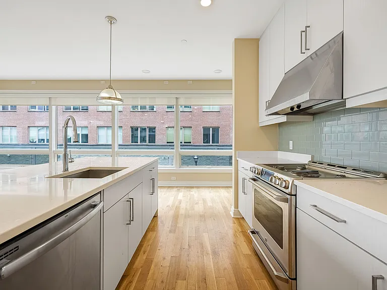 10 Main St #101 — Photo 3