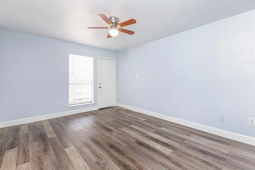 3 bed, 2.5 bath, 2064 sqft, $2,100 — Photo 4