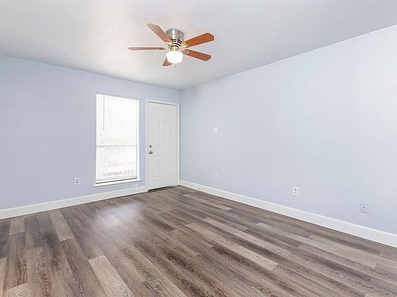 4th image of 1081 Country Place Dr #1081