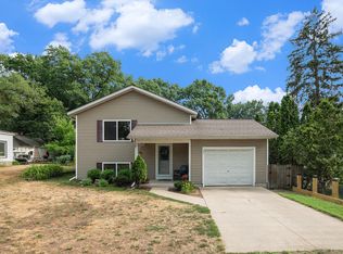 80 Vanderveen Ave, Holland, MI 49424