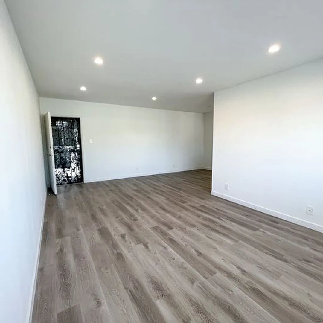2 bed, 980 sqft, $2,195 — Photo 1