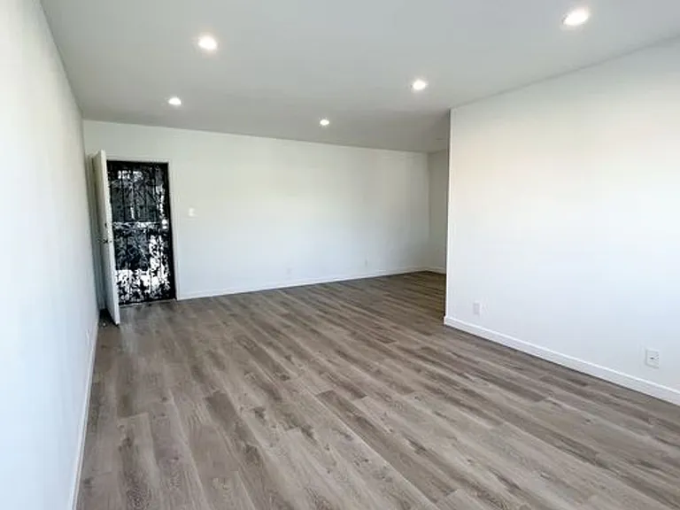 4800 August St #19 — Photo 1
