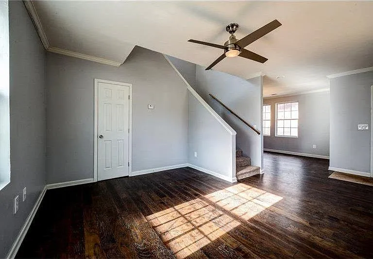 993 Washington St SW — Photo 5