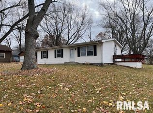 940 E Kinzie St, Riverton, IL 62561