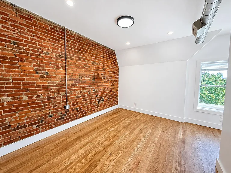 3143 Trumbull St #301 — Photo 5