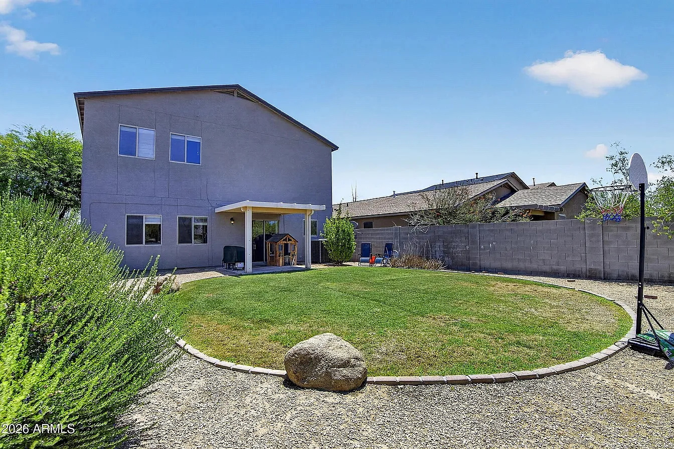 4 bed, 2.5 bath, 2281 sqft, $2,150 — Photo 4
