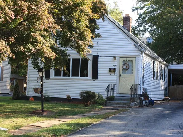 8 Angela Ct, North Providence, RI 02904