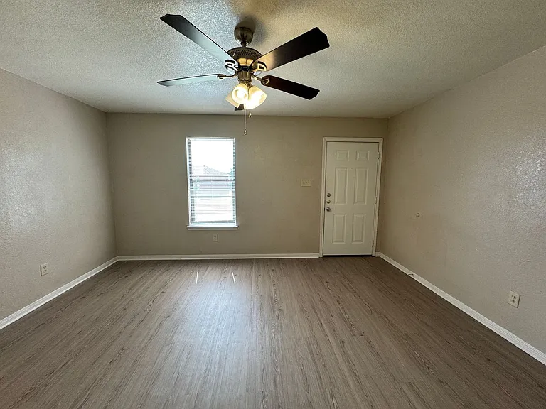1708 Benttree Dr — Photo 25