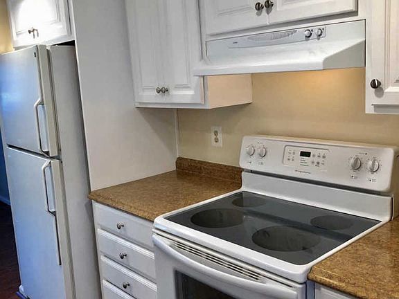 4th image of 22405 Stablehouse Dr