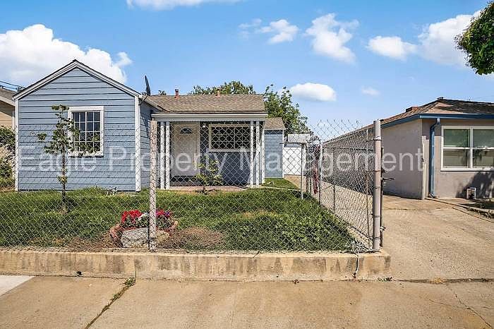 1st image of 4007 35th St
