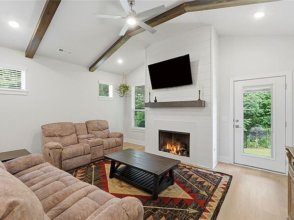 5th image of 3802 SW Pinecrest Dr