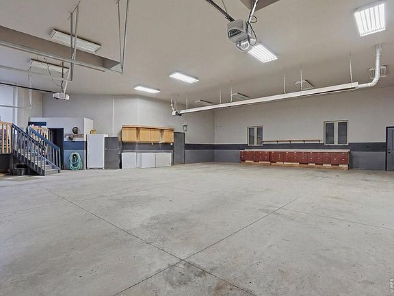 4th image of 39917 Hilltop Cir